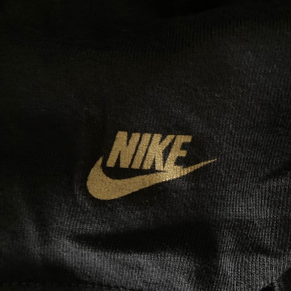 Black Nike t-shirt in size medium good condition - Picture 3 of 4